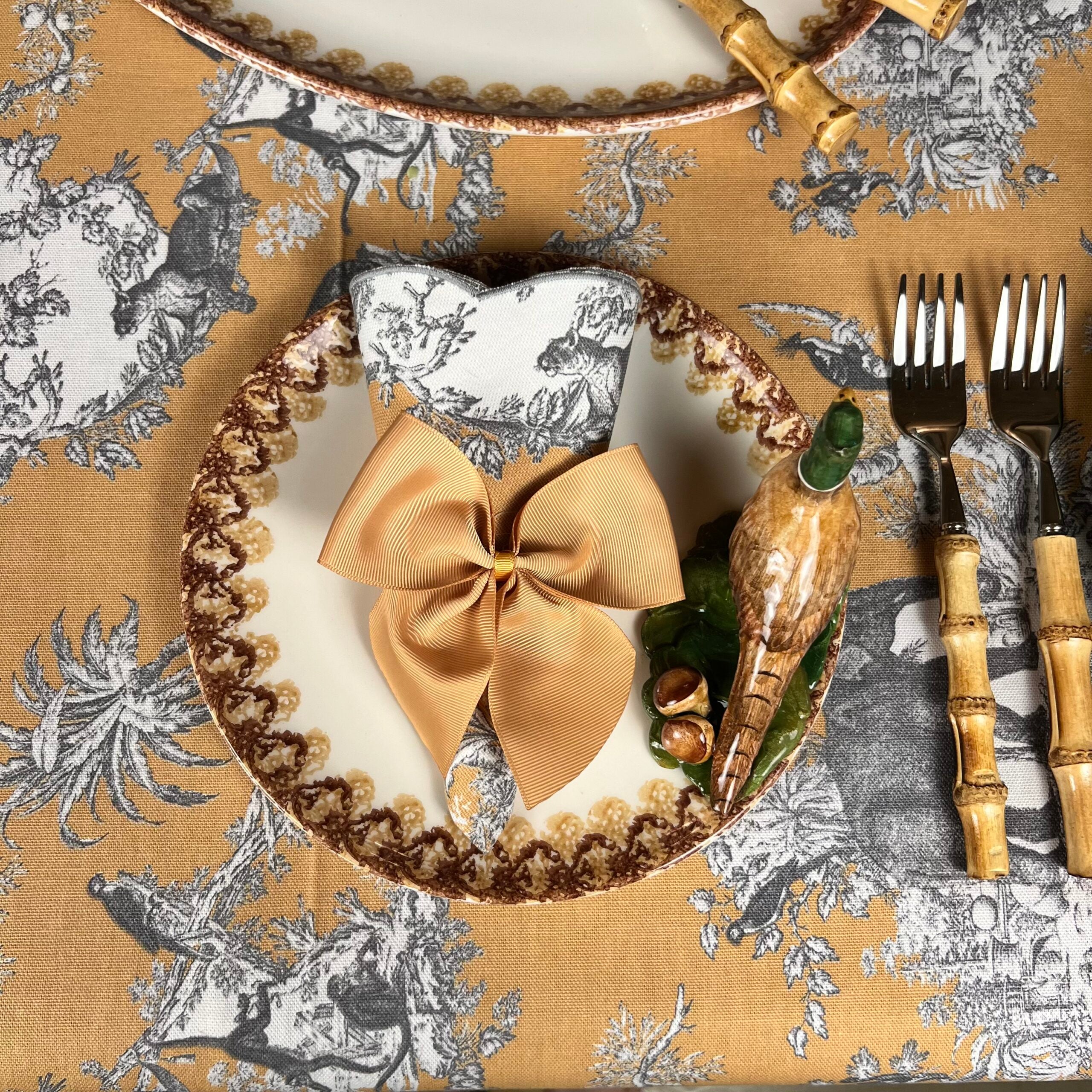 SET DI 6 TOVAGLIOLI RICAMATI TOILE DE JOUY “SENAPE”