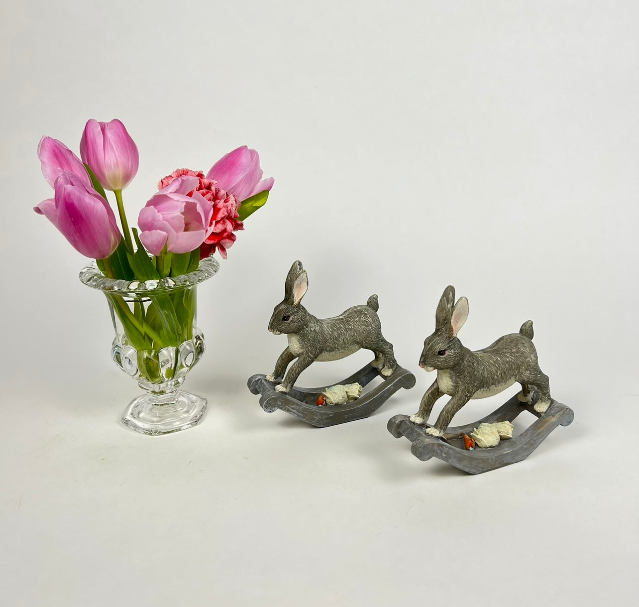 SET 2 CONIGLIETTI A DONDOLO CON FIORE