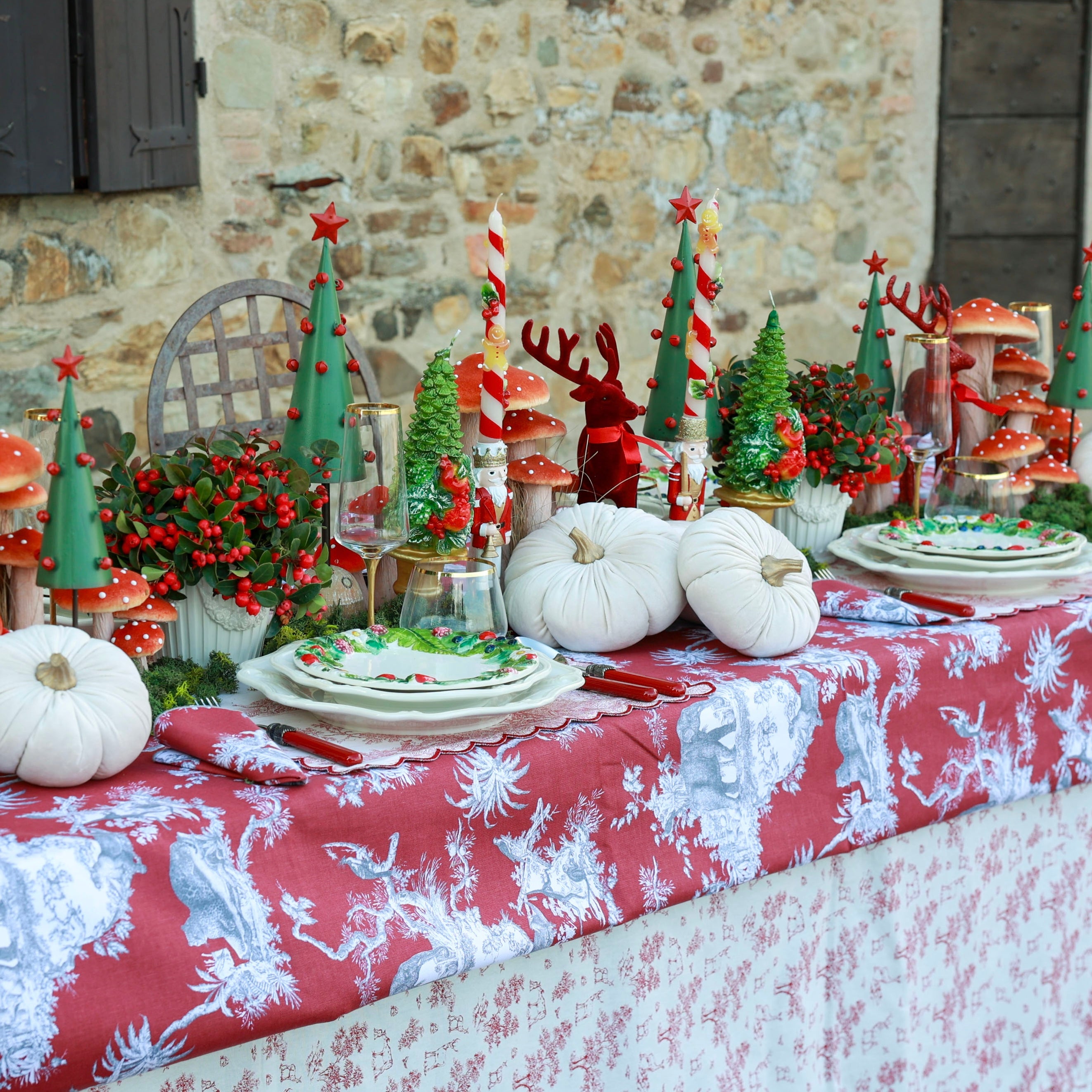 SET DI 6 TOVAGLIOLI RICAMATI TOILE DE JOUY “ROSSO CARMINIO”