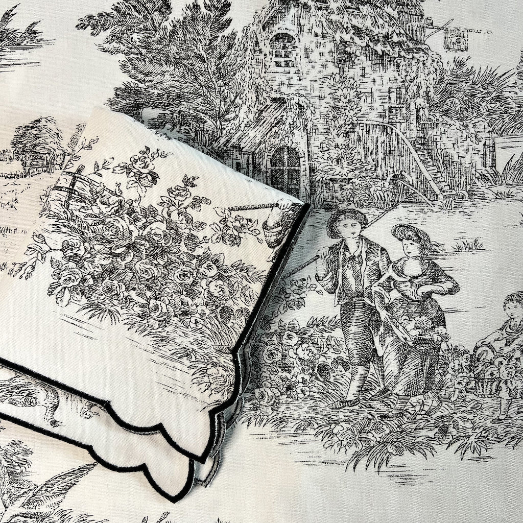 COPPIA DI TOVAGLIETTE E TOVAGLIOLI “TOILE DE JOUY NERO”