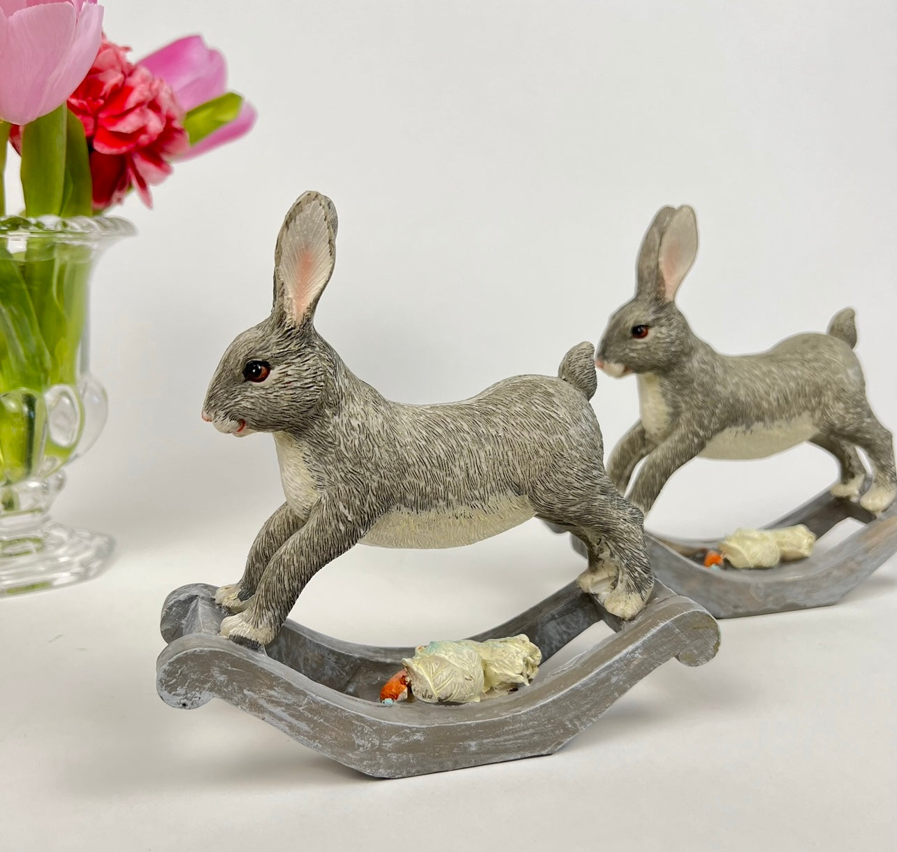 SET 2 CONIGLIETTI A DONDOLO CON FIORE