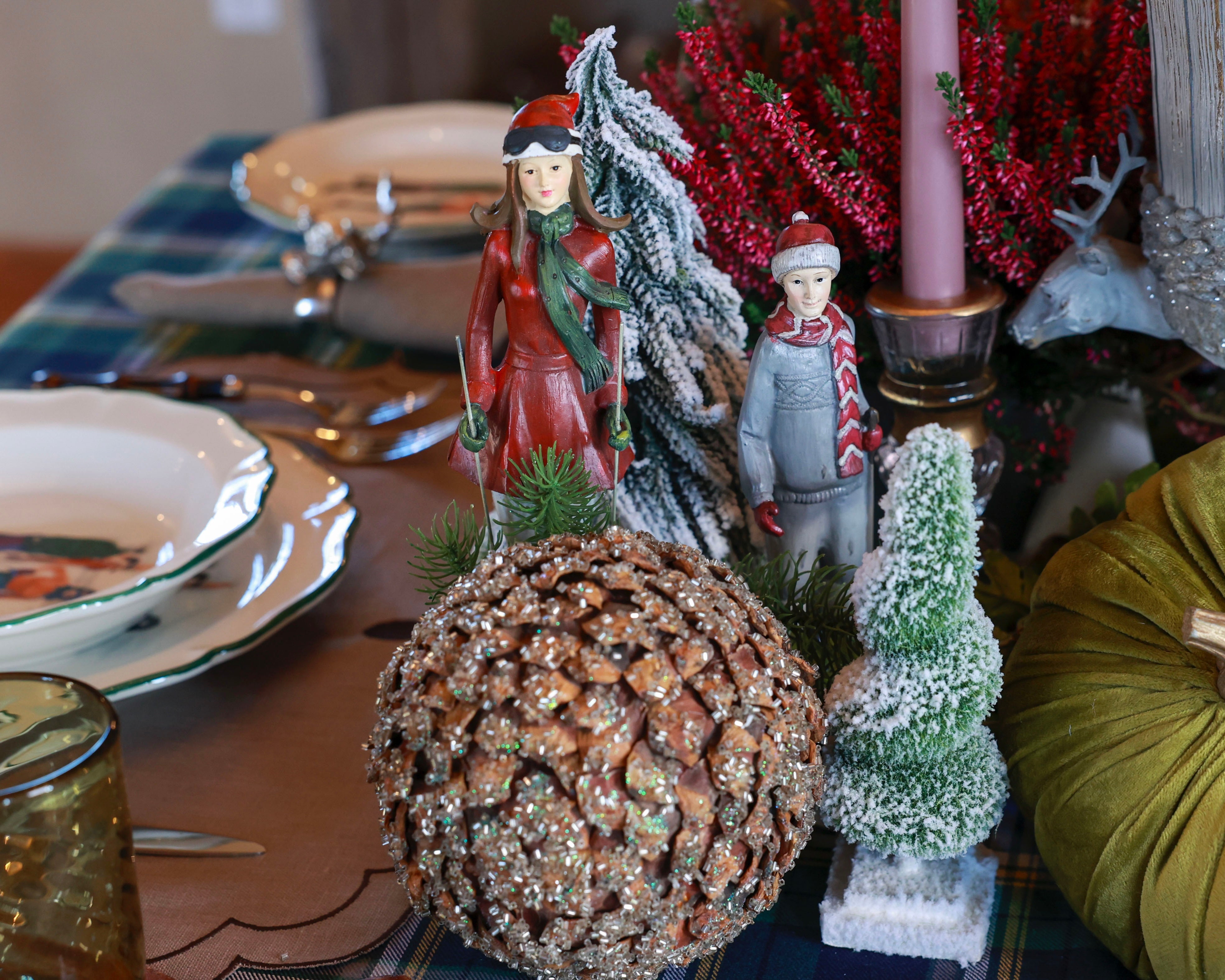 COPPIA DI "SCIATORI ANNI ‘30"