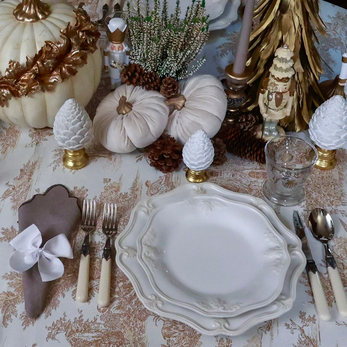 SET DA 6 FIOCCHI PORTATOVAGLIOLI "AVORIO"