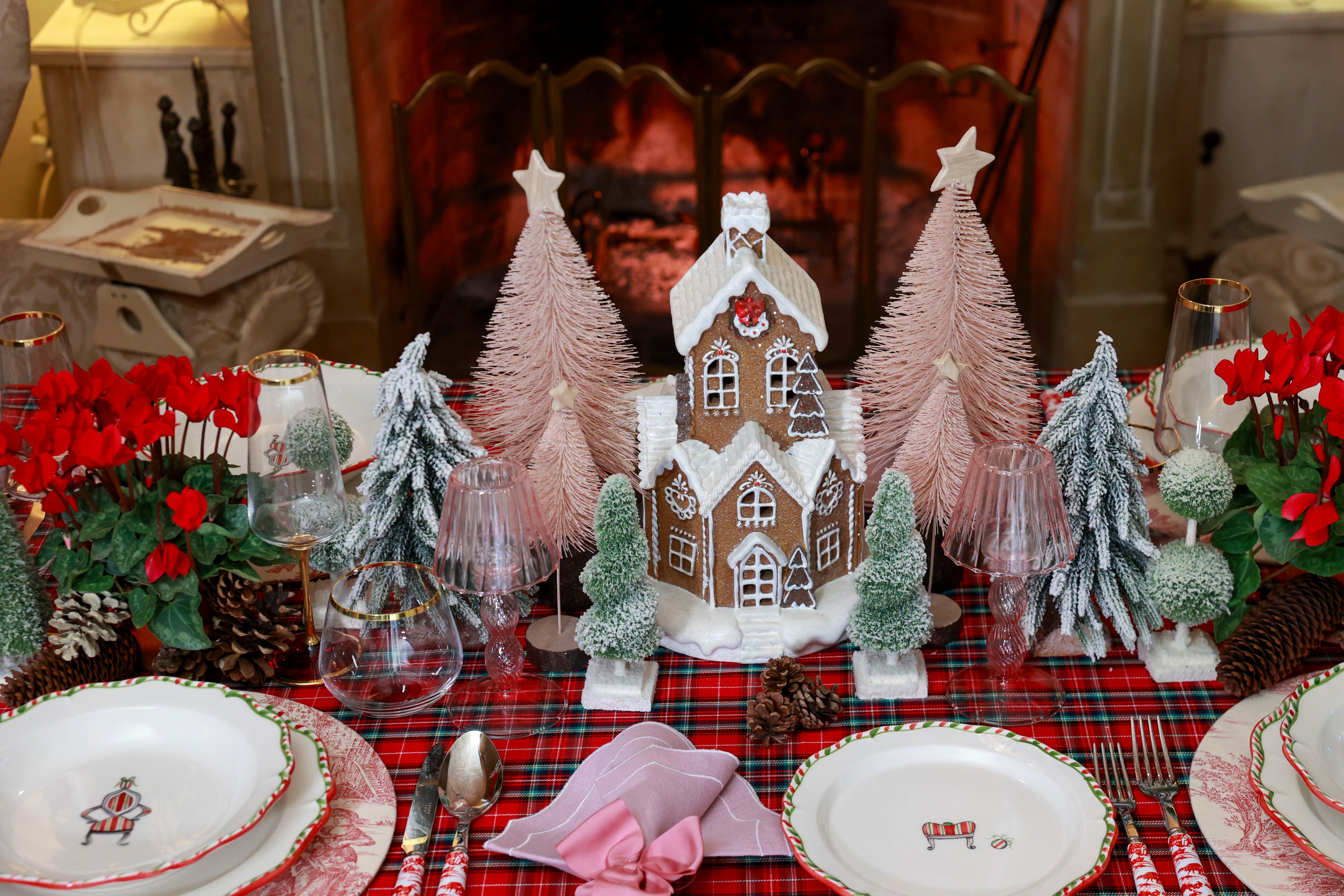 MAXI CASA A LED "PAN DI ZENZERO"