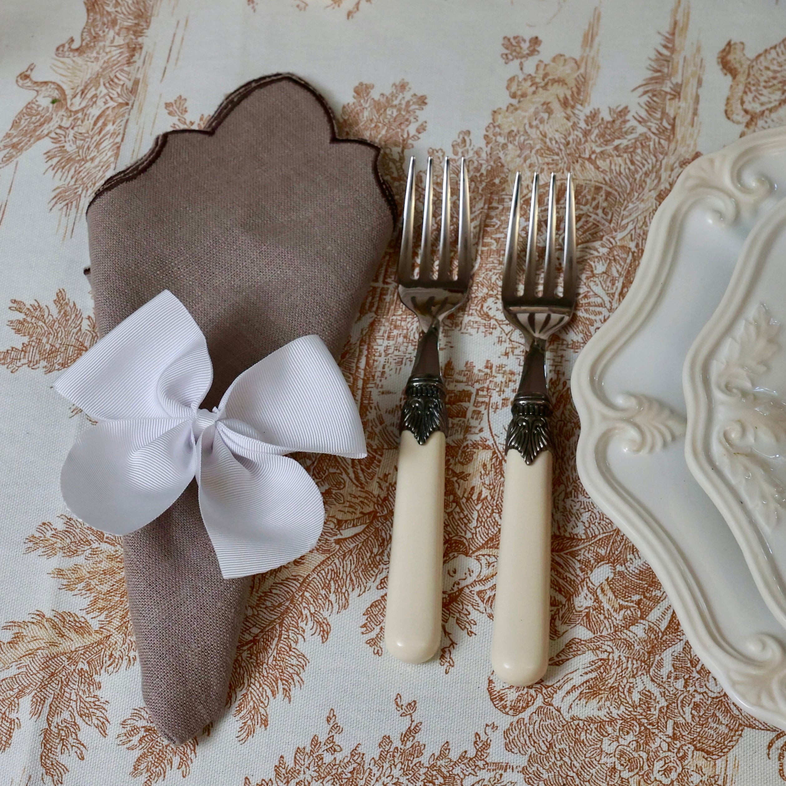 SET DA 6 FIOCCHI PORTATOVAGLIOLI "AVORIO"