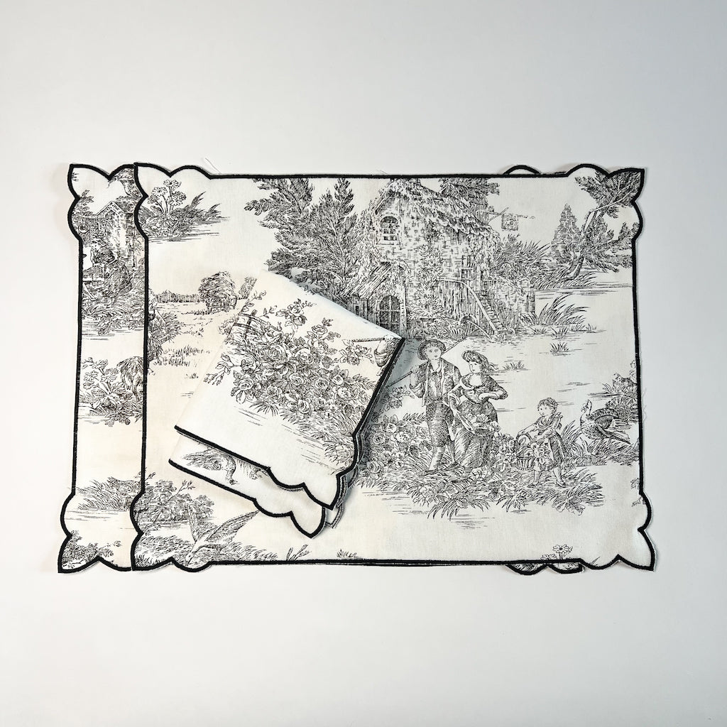 COPPIA DI TOVAGLIETTE E TOVAGLIOLI “TOILE DE JOUY NERO”